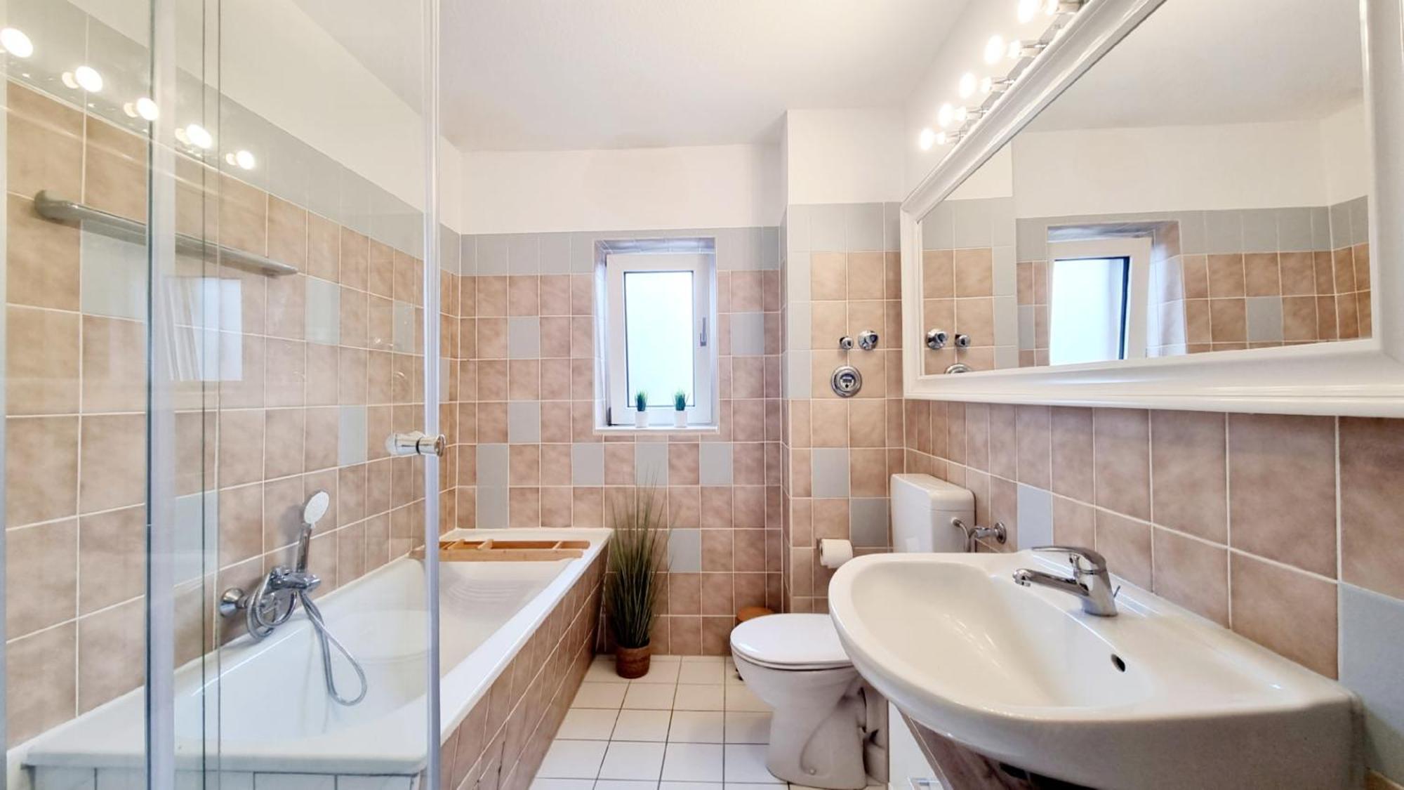 135m²-apartment I Max. 8 Gaeste I Zentral I Kueche I Balkon I Parken I Wlan